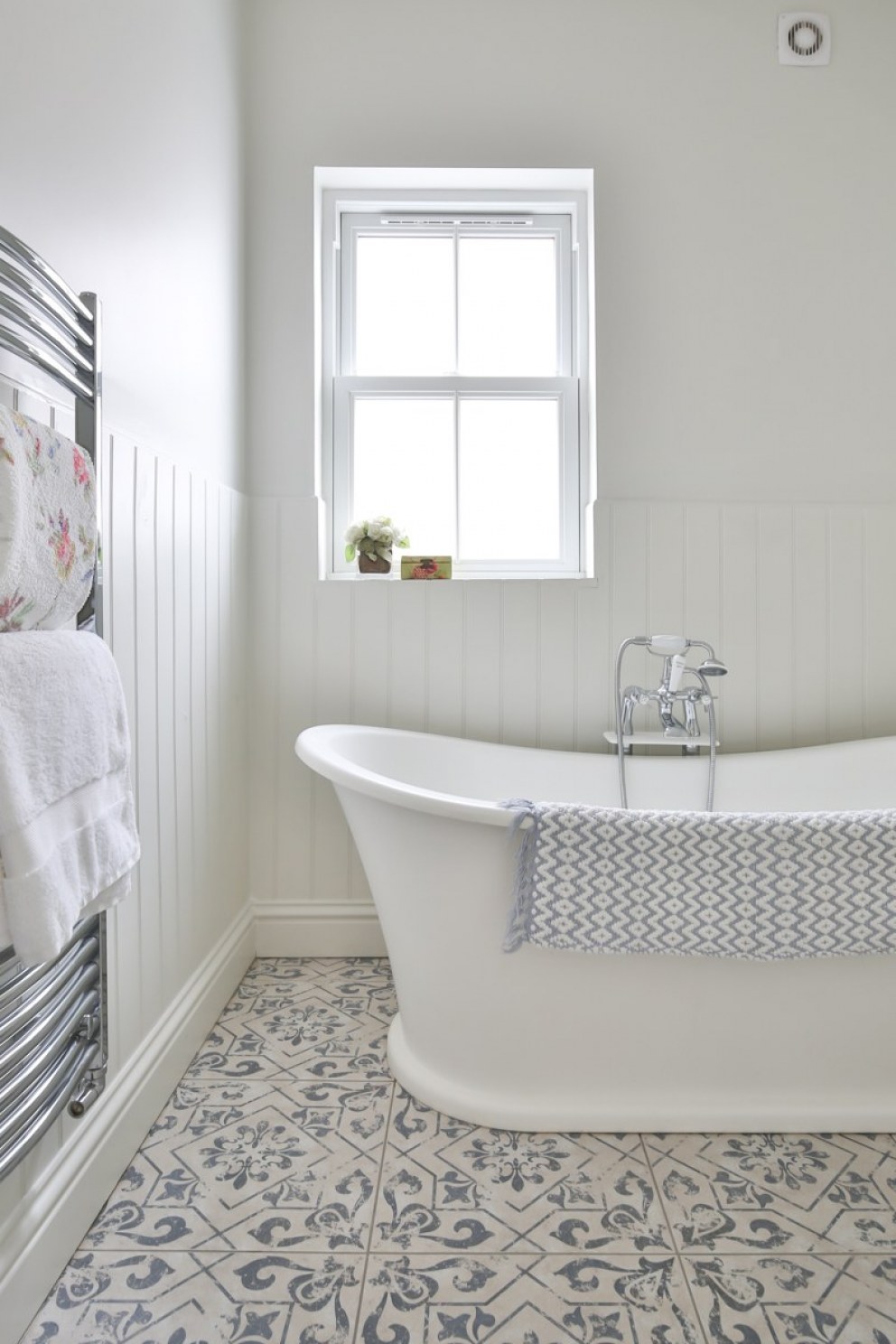 Cottage in Surrey | Bathroom | Interior Designers